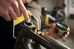 Dynamic Graisse Lubrifiante Universelle Premium 150g 9 Dynamic Graisse Lubrifiante Universelle Premium 150g -Topeak Soldes bram berkien team jumbo visma dynamic bike care 2021 10